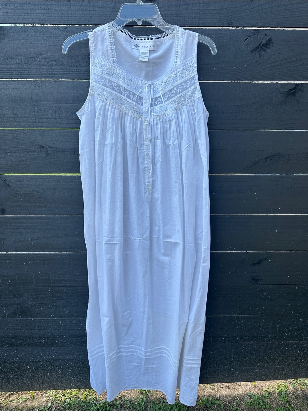 Eileen West white signature cotton gown blue floral embroidery lace bride small